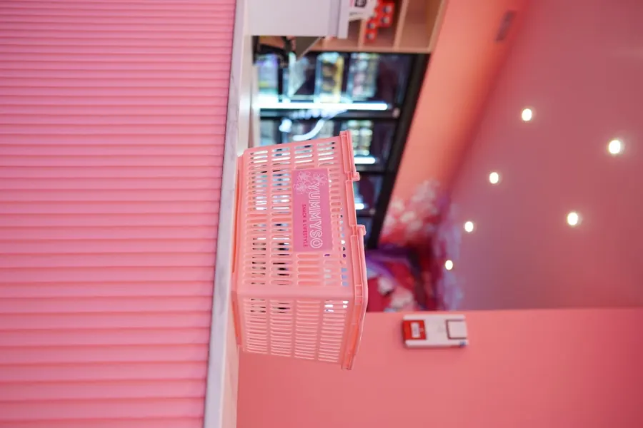 La boutique Yummyso, tout en rose, à l’étage de Yummy